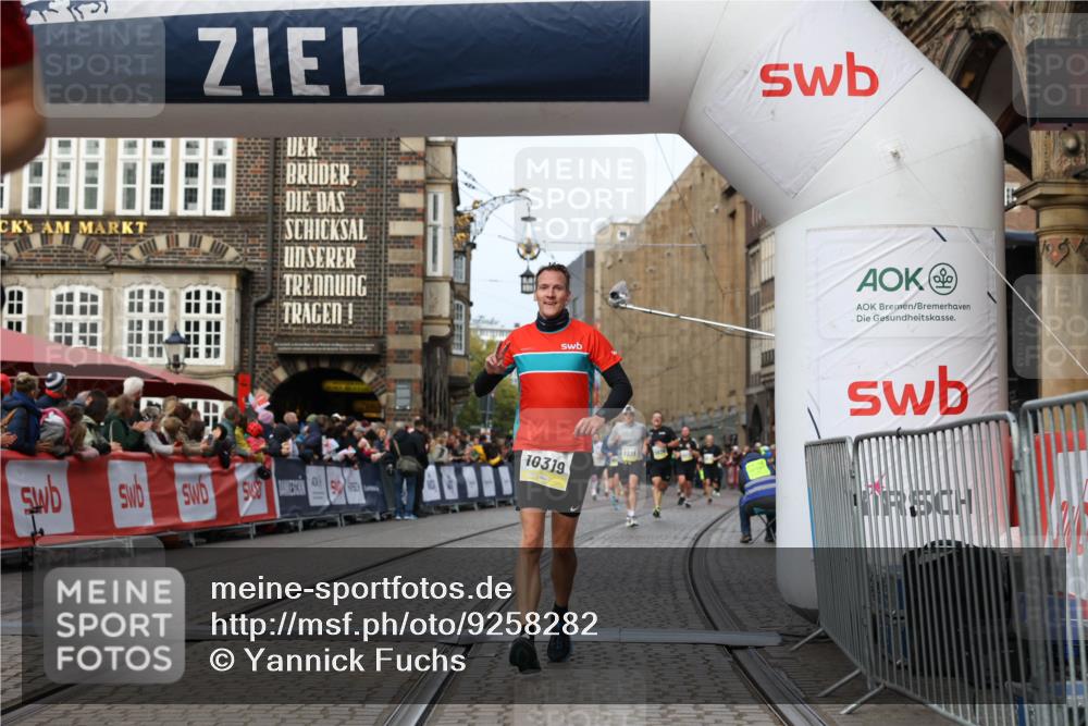 05.10.2025 - 20. swb-Marathon Bremen Yannick Fuchs http://msf.ph/oto/9258282 05.10.2025 10:47:36 Ziel 9244, 9428, 10319, 10637, 10667, 10951, 11498, 11705, 11742 meine-sportfotos.de