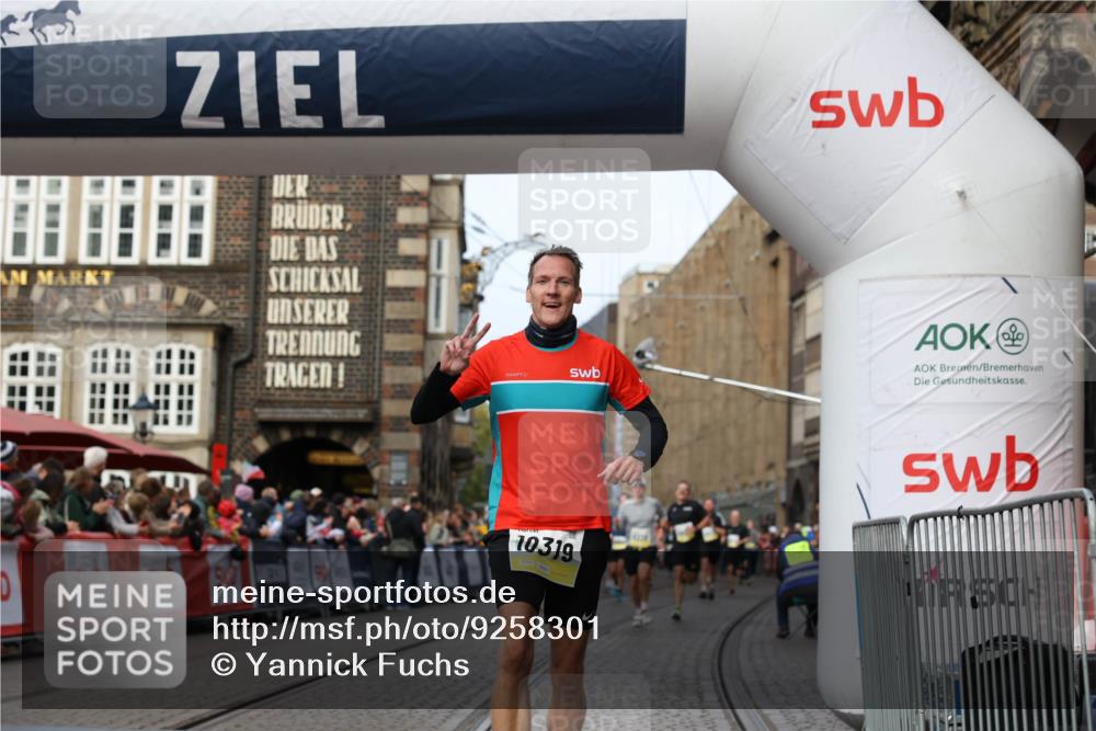 05.10.2025 - 20. swb-Marathon Bremen Yannick Fuchs http://msf.ph/oto/9258301 05.10.2025 10:47:37 Ziel 9244, 9428, 9924, 10319, 10637, 10667, 10951, 11498, 11705, 11742 meine-sportfotos.de