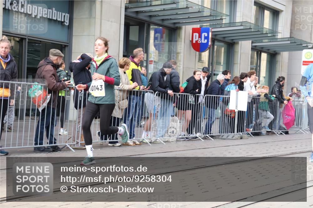 05.10.2025 - 20. swb-Marathon Bremen Strokosch-Dieckow http://msf.ph/oto/9258304 05.10.2025 10:58:54 Ziel 9183, 9219, 9454, 9508, 9635, 9692, 10039, 10143, 10200, 10274, 10353, 10357, 10407, 10594, 10607, 11006, 11007, 11207, 11400, 9183, 9219, 9454, 9508, 9635, 9692, 10039, 10143, 10200, 10274, 10353, 10357, 10407, 10594, 10607, 11006, 11007, 11207, 11400 meine-sportfotos.de