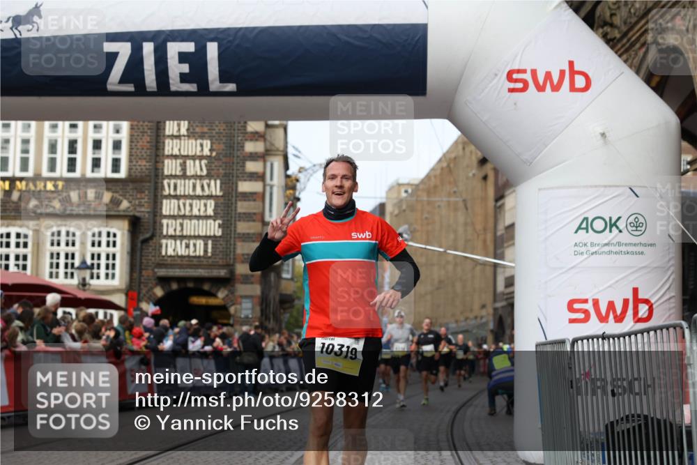 05.10.2025 - 20. swb-Marathon Bremen Yannick Fuchs http://msf.ph/oto/9258312 05.10.2025 10:47:37 Ziel 9244, 9428, 9924, 10319, 10637, 10667, 10951, 11498, 11705, 11742 meine-sportfotos.de