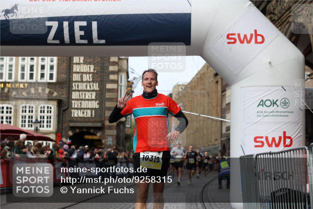 05.10.2025 - 20. swb-Marathon Bremen Yannick Fuchs http://msf.ph/oto/9258315 05.10.2025 10:47:37 Ziel 9244, 9428, 9924, 10319, 10637, 10667, 10951, 11498, 11705, 11742 meine-sportfotos.de