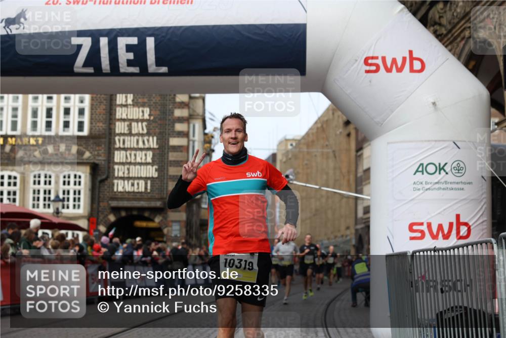 05.10.2025 - 20. swb-Marathon Bremen Yannick Fuchs http://msf.ph/oto/9258335 05.10.2025 10:47:37 Ziel 9244, 9428, 9924, 10319, 10637, 10667, 10951, 11498, 11705, 11742 meine-sportfotos.de