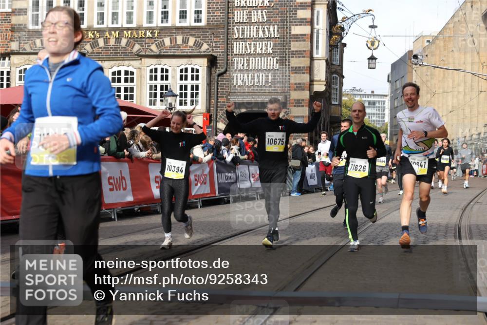 05.10.2025 - 20. swb-Marathon Bremen Yannick Fuchs http://msf.ph/oto/9258343 05.10.2025 10:56:09 Ziel 7147, 9541, 9871, 9950, 10015, 10394, 10641, 10654, 10675, 10758, 10921, 10959, 11148, 11626 meine-sportfotos.de