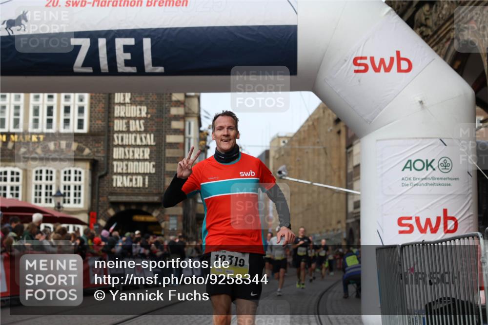 05.10.2025 - 20. swb-Marathon Bremen Yannick Fuchs http://msf.ph/oto/9258344 05.10.2025 10:47:37 Ziel 9244, 9428, 9924, 10319, 10637, 10667, 10951, 11498, 11705, 11742 meine-sportfotos.de