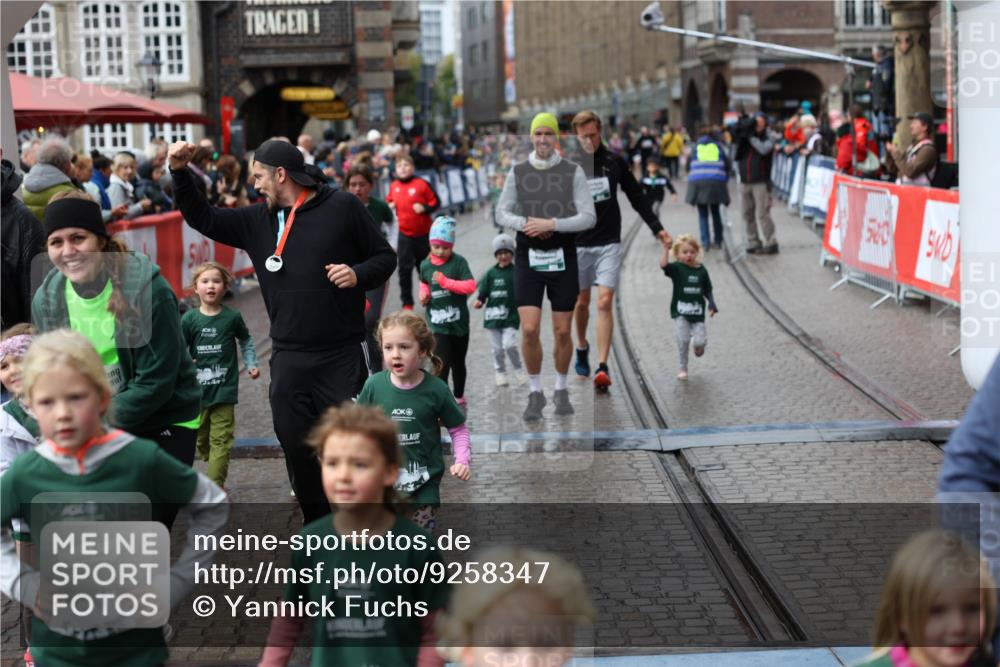 05.10.2025 - 20. swb-Marathon Bremen Yannick Fuchs http://msf.ph/oto/9258347 05.10.2025 15:23:02 Ziel  meine-sportfotos.de