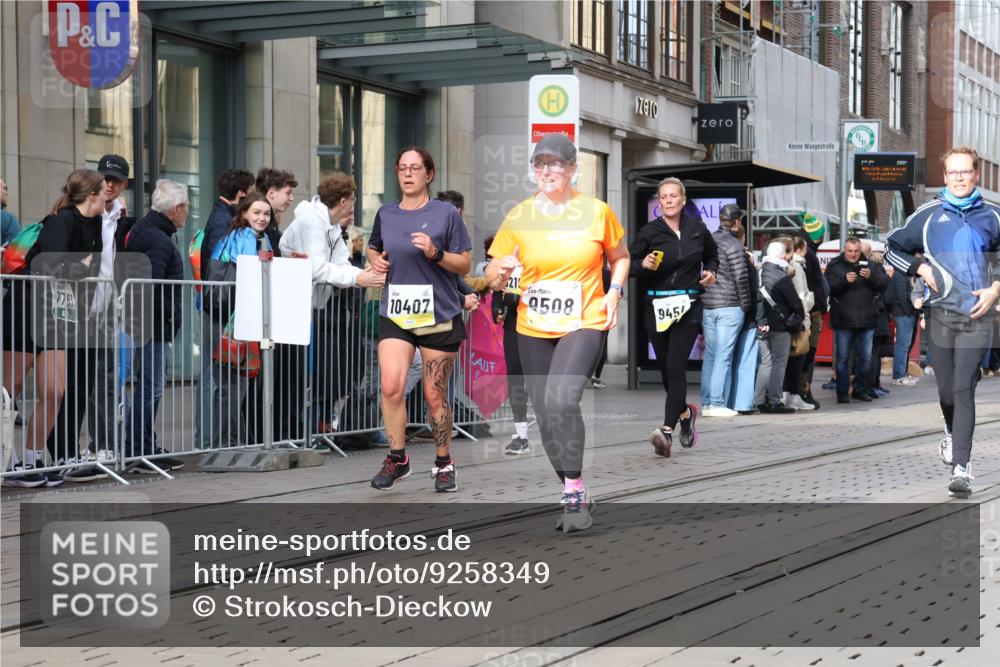 05.10.2025 - 20. swb-Marathon Bremen Strokosch-Dieckow http://msf.ph/oto/9258349 05.10.2025 10:58:56 Ziel 9183, 9219, 9454, 9508, 9635, 9692, 10039, 10143, 10200, 10274, 10353, 10391, 10407, 10594, 10607, 11006, 11007, 11207, 11400, 11728, 9183, 9219, 9454, 9508, 9635, 9692, 10039, 10143, 10200, 10274, 10353, 10391, 10407, 10594, 10607, 11006, 11007, 11207, 11400, 11728 meine-sportfotos.de