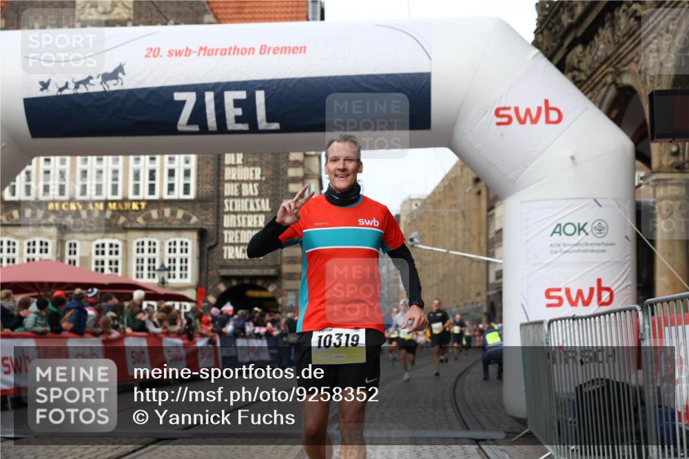 05.10.2025 - 20. swb-Marathon Bremen Yannick Fuchs http://msf.ph/oto/9258352 05.10.2025 10:47:37 Ziel 9244, 9428, 9924, 10319, 10637, 10667, 10951, 11498, 11705, 11742 meine-sportfotos.de