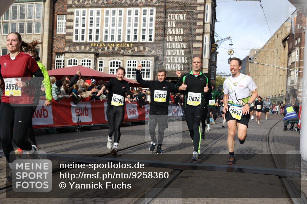 05.10.2025 - 20. swb-Marathon Bremen Yannick Fuchs http://msf.ph/oto/9258360 05.10.2025 10:56:10 Ziel 9541, 9871, 9950, 10015, 10394, 10641, 10664, 10675, 10758, 10921, 10959, 11148, 11626 meine-sportfotos.de
