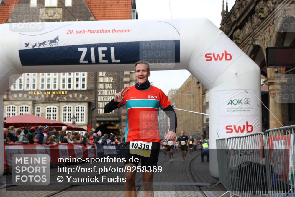 05.10.2025 - 20. swb-Marathon Bremen Yannick Fuchs http://msf.ph/oto/9258369 05.10.2025 10:47:38 Ziel 9244, 9339, 9924, 10319, 10637, 10667, 10951, 11498, 11742 meine-sportfotos.de
