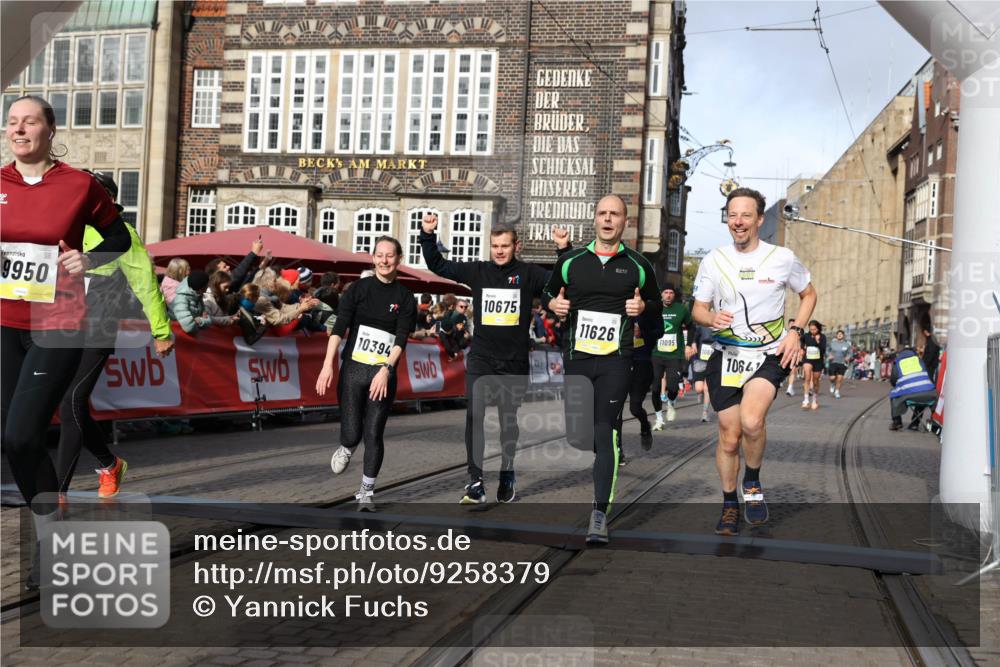 05.10.2025 - 20. swb-Marathon Bremen Yannick Fuchs http://msf.ph/oto/9258379 05.10.2025 10:56:10 Ziel 9541, 9871, 9950, 10015, 10394, 10641, 10664, 10675, 10758, 10921, 10959, 11148, 11626 meine-sportfotos.de