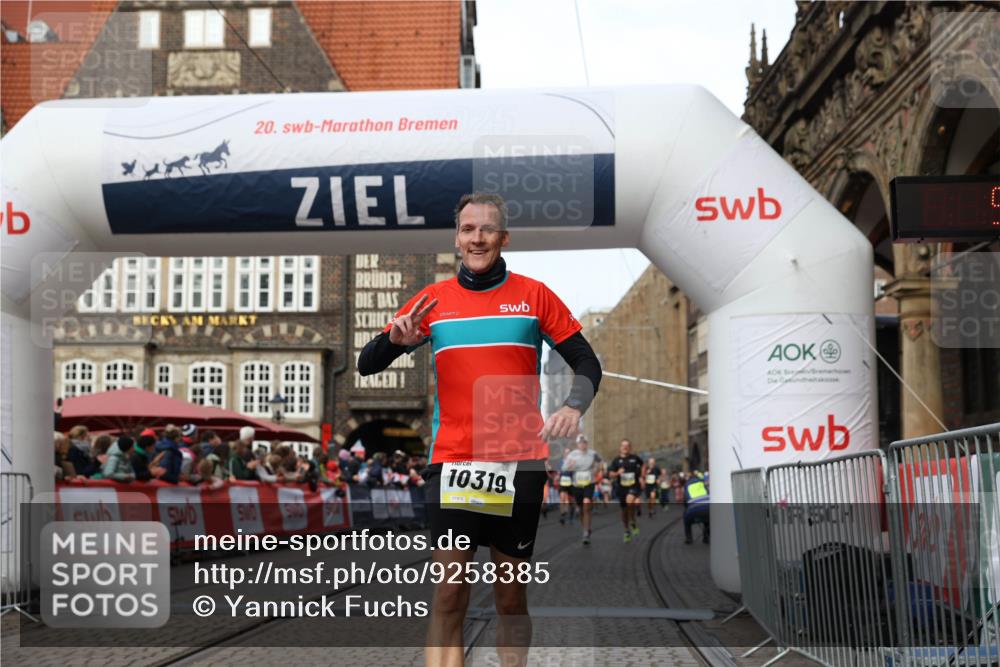 05.10.2025 - 20. swb-Marathon Bremen Yannick Fuchs http://msf.ph/oto/9258385 05.10.2025 10:47:38 Ziel 9244, 9339, 9924, 10319, 10637, 10667, 10951, 11498, 11742 meine-sportfotos.de