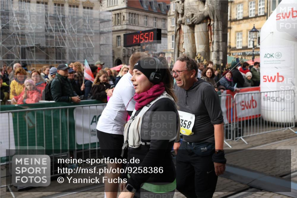 05.10.2025 - 20. swb-Marathon Bremen Yannick Fuchs http://msf.ph/oto/9258386 05.10.2025 11:16:40 Ziel 9563, 11182, 11358, 11404 meine-sportfotos.de