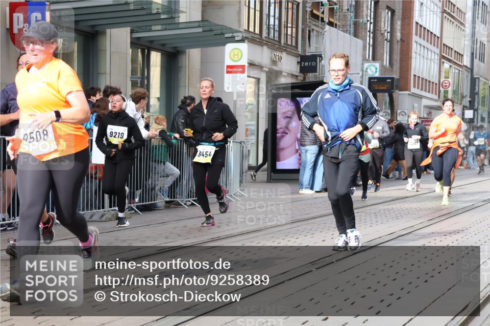 05.10.2025 - 20. swb-Marathon Bremen Strokosch-Dieckow http://msf.ph/oto/9258389 05.10.2025 10:58:57 Ziel 9183, 9219, 9454, 9508, 9635, 9692, 10039, 10143, 10200, 10274, 10353, 10391, 10407, 10594, 11006, 11007, 11207, 11400, 11728, 9183, 9219, 9454, 9508, 9635, 9692, 10039, 10143, 10200, 10274, 10353, 10391, 10407, 10594, 11006, 11007, 11207, 11400, 11728 meine-sportfotos.de