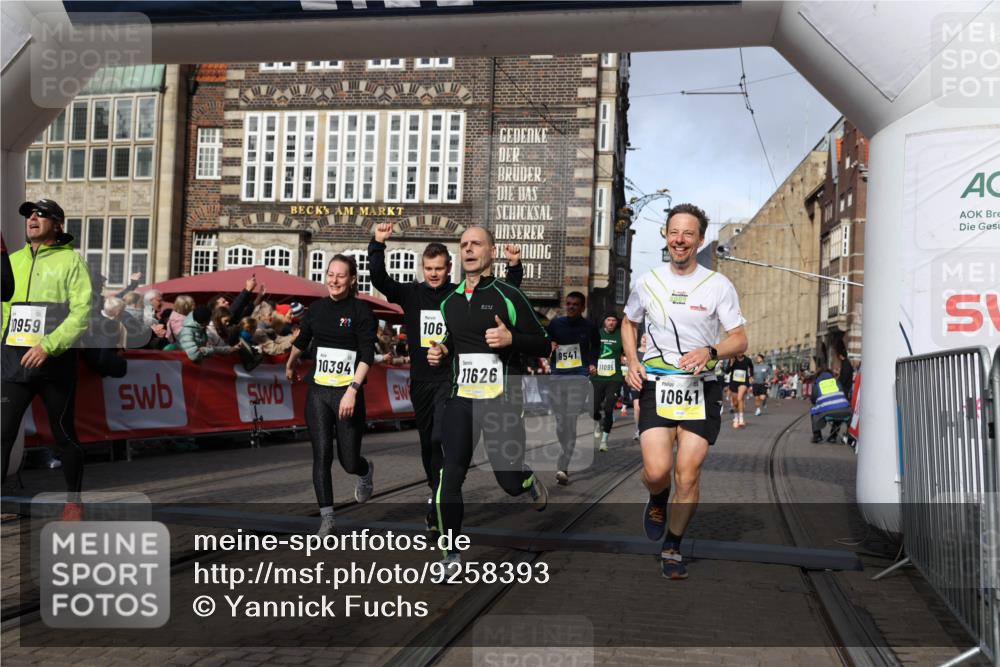 05.10.2025 - 20. swb-Marathon Bremen Yannick Fuchs http://msf.ph/oto/9258393 05.10.2025 10:56:10 Ziel 9541, 9871, 9950, 10015, 10394, 10641, 10664, 10675, 10758, 10921, 10959, 11148, 11626 meine-sportfotos.de