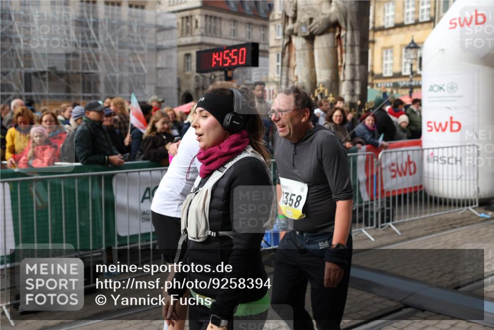 05.10.2025 - 20. swb-Marathon Bremen Yannick Fuchs http://msf.ph/oto/9258394 05.10.2025 11:16:40 Ziel 9563, 11182, 11358, 11404 meine-sportfotos.de