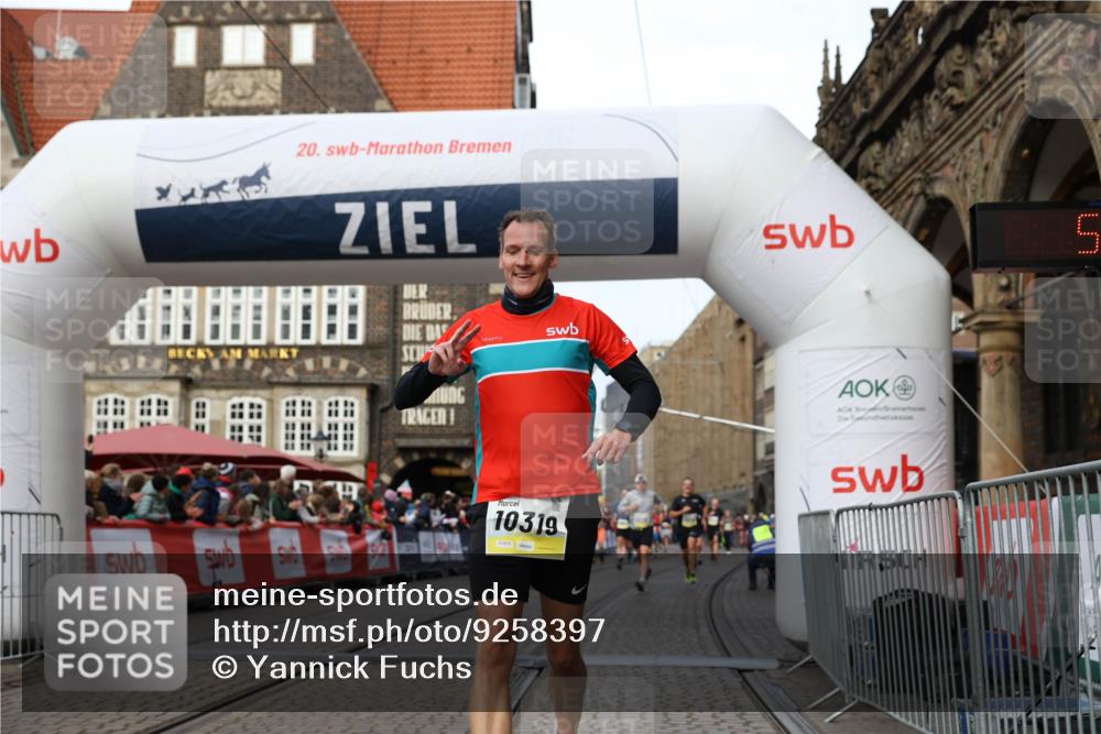 05.10.2025 - 20. swb-Marathon Bremen Yannick Fuchs http://msf.ph/oto/9258397 05.10.2025 10:47:38 Ziel 9244, 9339, 9924, 10319, 10637, 10667, 10951, 11498, 11742 meine-sportfotos.de