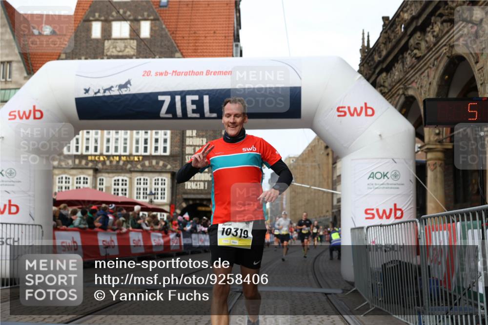 05.10.2025 - 20. swb-Marathon Bremen Yannick Fuchs http://msf.ph/oto/9258406 05.10.2025 10:47:38 Ziel 9244, 9339, 9924, 10319, 10637, 10667, 10951, 11498, 11742 meine-sportfotos.de