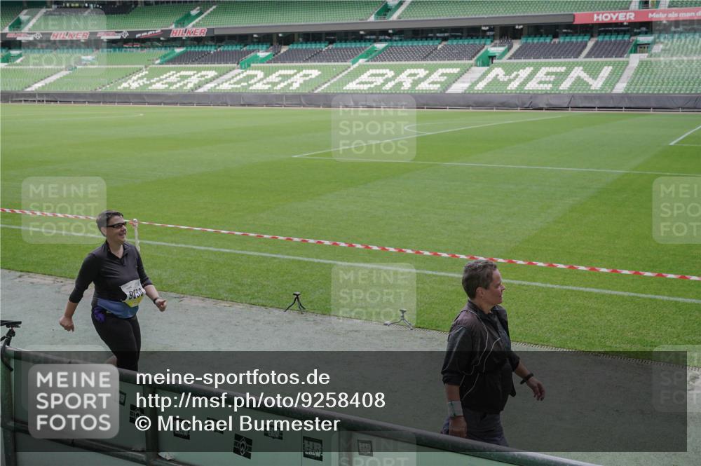 05.10.2025 - 20. swb-Marathon Bremen Michael Burmester http://msf.ph/oto/9258408 05.10.2025 10:46:02 Laufen im Stadion 7014, 7410, 9203, 9301, 9420, 9465, 9643, 9838, 9869, 10023, 10083, 10186, 10201, 10220, 10312, 10450, 10465, 10472, 10496, 10564, 10575, 10602, 10728, 10736, 10759, 10949, 10976, 11008, 11020, 11029, 11036, 11068, 11082, 11107, 11182, 11332, 11358, 11438, 7109, 7110, 8476, 9242, 9441, 9756, 10000, 10282, 10292, 10671, 10752, 10808, 10842, 10957, 11264, 11375, 11541 meine-sportfotos.de