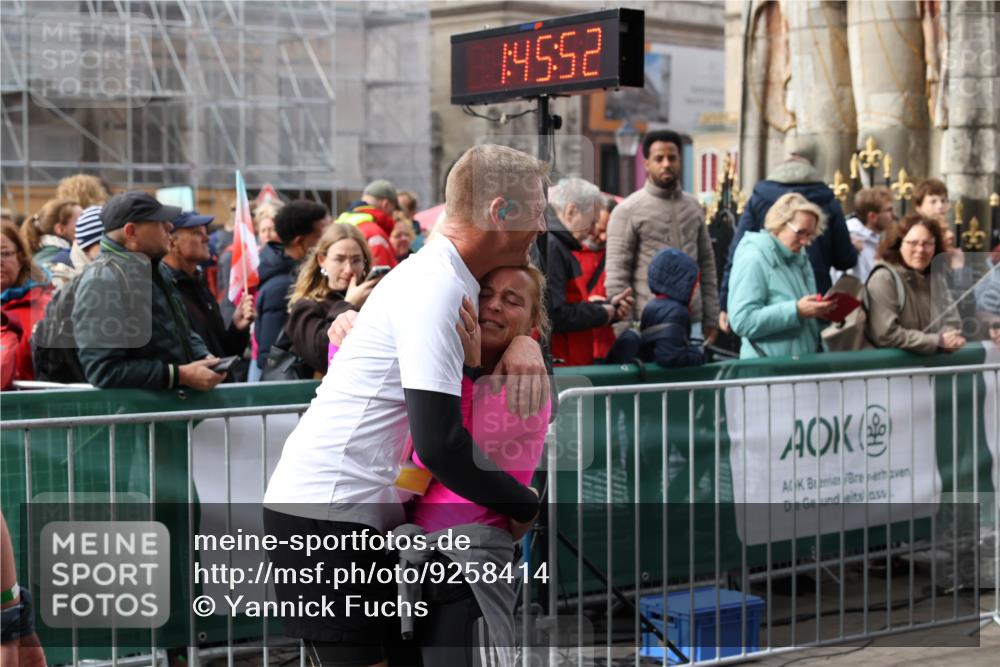 05.10.2025 - 20. swb-Marathon Bremen Yannick Fuchs http://msf.ph/oto/9258414 05.10.2025 11:16:41 Ziel 9301, 9563, 11182, 11358, 11404 meine-sportfotos.de
