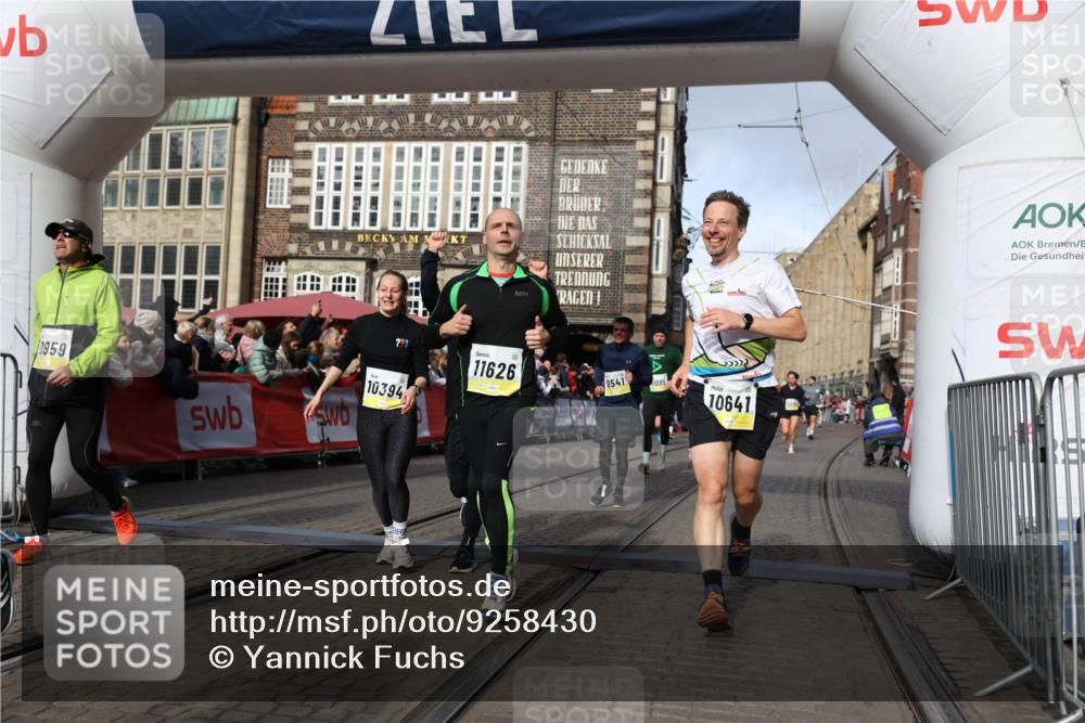 05.10.2025 - 20. swb-Marathon Bremen Yannick Fuchs http://msf.ph/oto/9258430 05.10.2025 10:56:11 Ziel 9541, 9950, 10006, 10015, 10394, 10641, 10664, 10675, 10758, 10921, 10959, 11095, 11148, 11626 meine-sportfotos.de