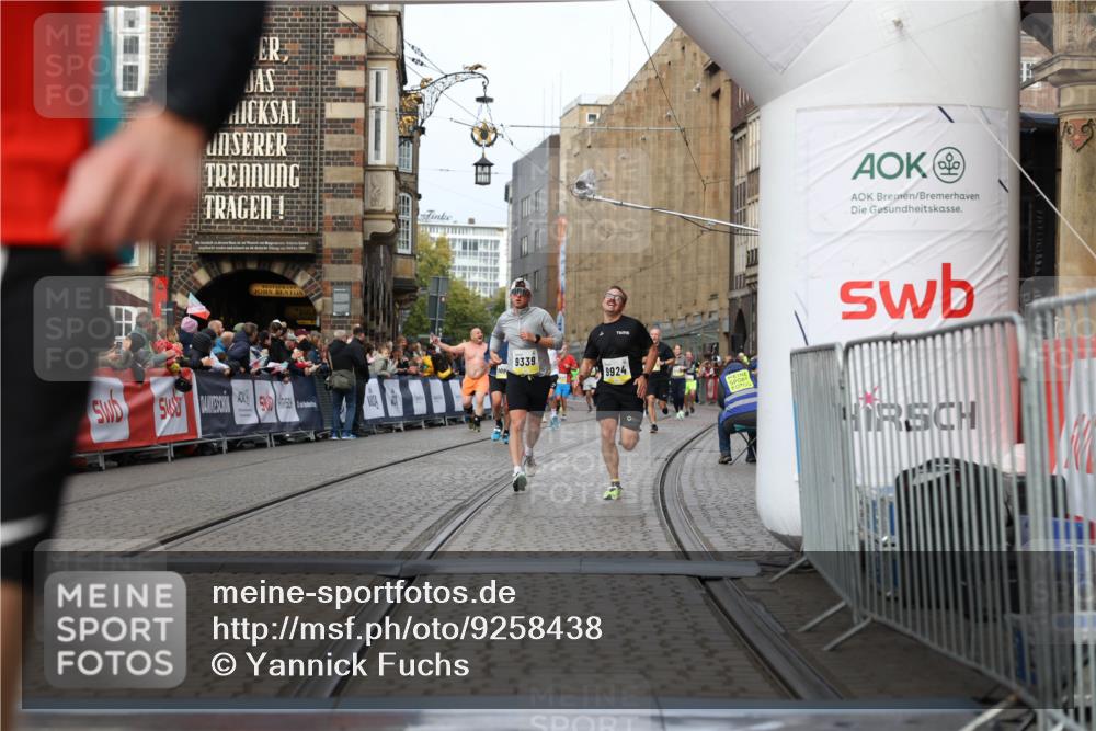 05.10.2025 - 20. swb-Marathon Bremen Yannick Fuchs http://msf.ph/oto/9258438 05.10.2025 10:47:39 Ziel 9244, 9339, 9924, 10319, 10667, 10951, 11498, 11742 meine-sportfotos.de