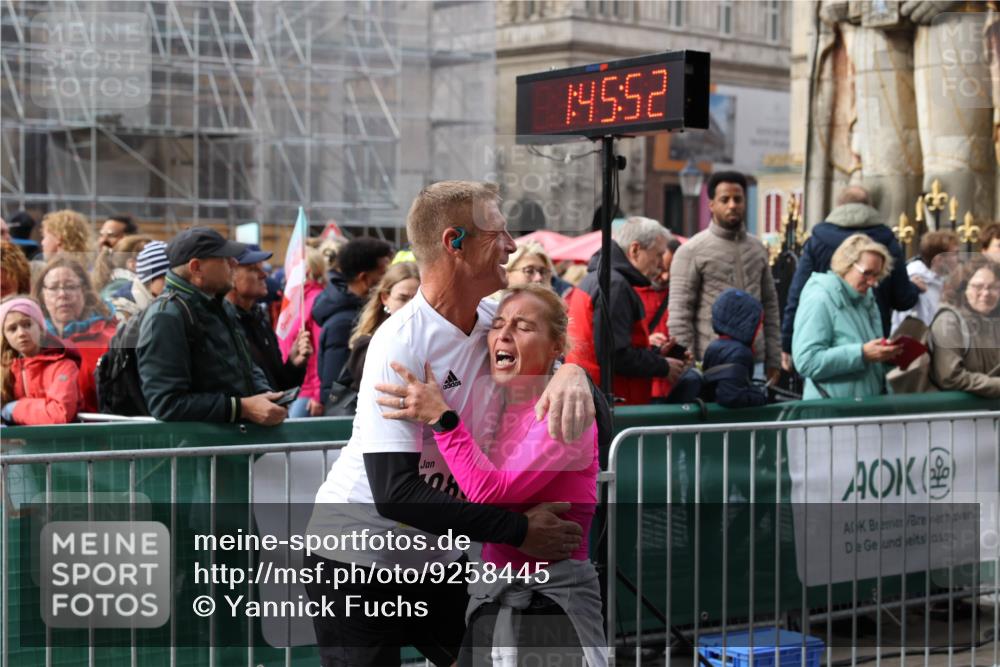 05.10.2025 - 20. swb-Marathon Bremen Yannick Fuchs http://msf.ph/oto/9258445 05.10.2025 11:16:42 Ziel 9301, 9563, 11020, 11182, 11404, 11438 meine-sportfotos.de