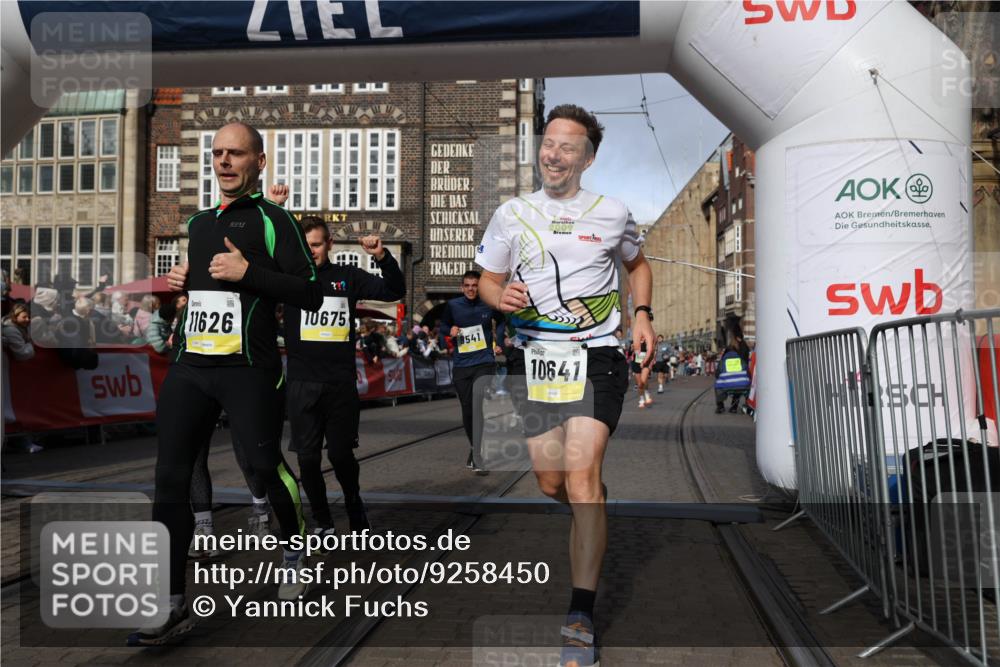05.10.2025 - 20. swb-Marathon Bremen Yannick Fuchs http://msf.ph/oto/9258450 05.10.2025 10:56:11 Ziel 9541, 9950, 10006, 10015, 10394, 10641, 10664, 10675, 10758, 10921, 10959, 11095, 11148, 11626 meine-sportfotos.de