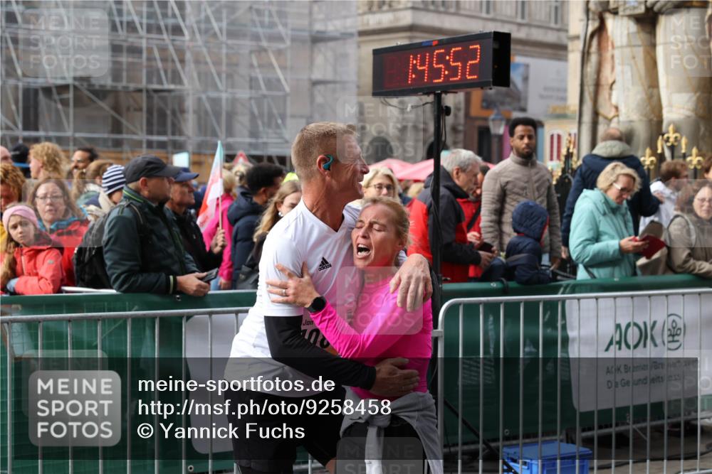 05.10.2025 - 20. swb-Marathon Bremen Yannick Fuchs http://msf.ph/oto/9258458 05.10.2025 11:16:42 Ziel 9301, 9563, 11020, 11182, 11404, 11438 meine-sportfotos.de