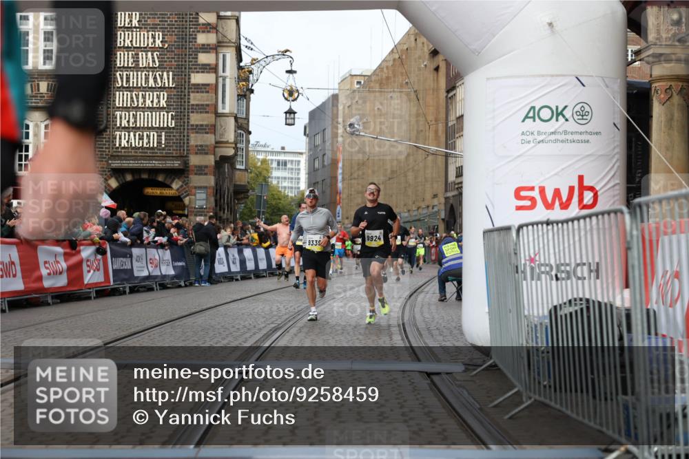 05.10.2025 - 20. swb-Marathon Bremen Yannick Fuchs http://msf.ph/oto/9258459 05.10.2025 10:47:39 Ziel 9244, 9339, 9924, 10319, 10667, 10951, 11498, 11742 meine-sportfotos.de