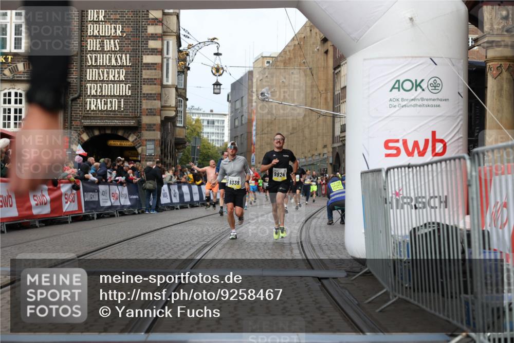 05.10.2025 - 20. swb-Marathon Bremen Yannick Fuchs http://msf.ph/oto/9258467 05.10.2025 10:47:39 Ziel 9244, 9339, 9924, 10319, 10667, 10951, 11498, 11742 meine-sportfotos.de