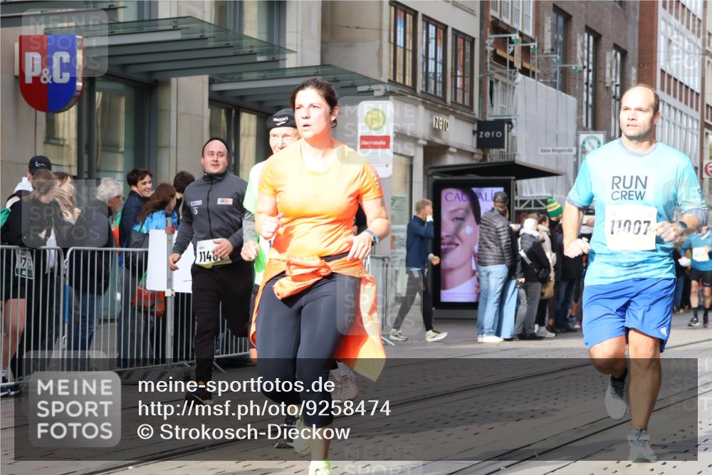 05.10.2025 - 20. swb-Marathon Bremen Strokosch-Dieckow http://msf.ph/oto/9258474 05.10.2025 10:59:01 Ziel 9183, 9219, 9454, 9508, 9635, 9692, 9737, 10039, 10143, 10200, 10274, 10353, 10391, 10407, 10809, 11006, 11007, 11207, 11251, 11400, 11657, 11728, 9183, 9219, 9454, 9508, 9635, 9692, 9737, 10039, 10143, 10200, 10274, 10353, 10391, 10407, 10809, 11006, 11007, 11207, 11251, 11400, 11657, 11728 meine-sportfotos.de