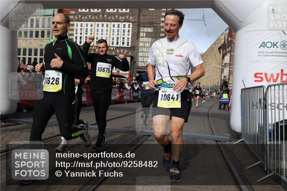 05.10.2025 - 20. swb-Marathon Bremen Yannick Fuchs http://msf.ph/oto/9258482 05.10.2025 10:56:11 Ziel 9541, 9950, 10006, 10015, 10394, 10641, 10664, 10675, 10758, 10921, 10959, 11095, 11148, 11626 meine-sportfotos.de