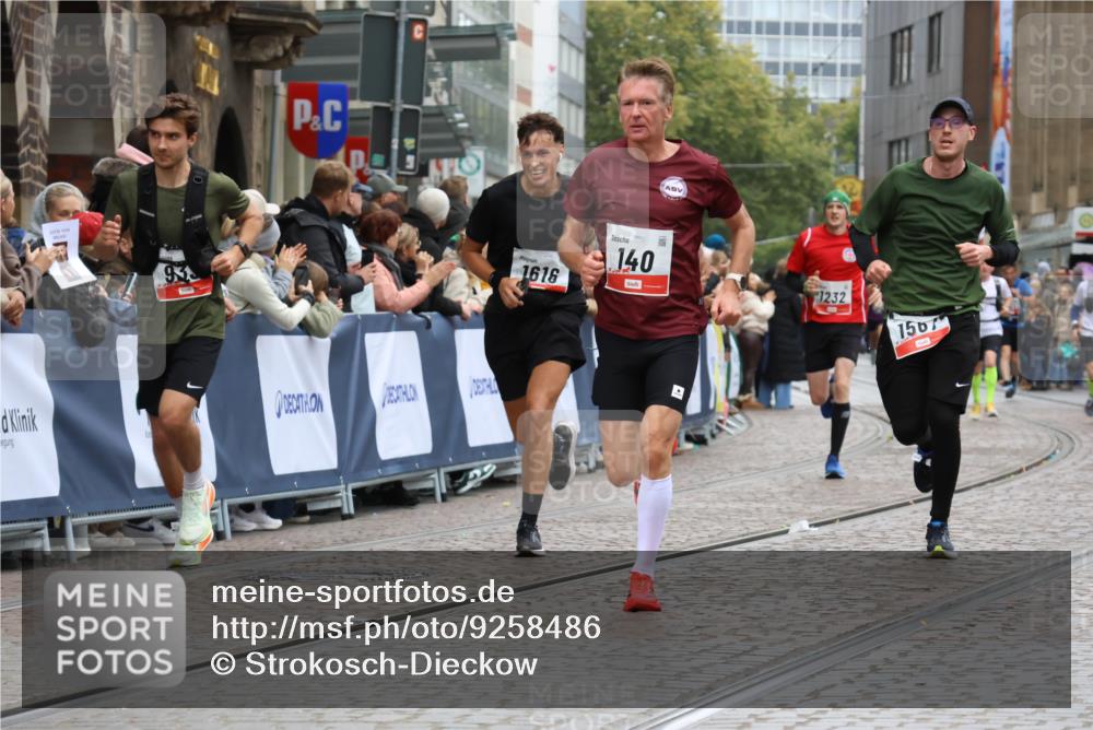 05.10.2025 - 20. swb-Marathon Bremen Strokosch-Dieckow http://msf.ph/oto/9258486 05.10.2025 12:55:42 Ziel 140, 735, 933, 1232, 1567, 1616, 5595 meine-sportfotos.de