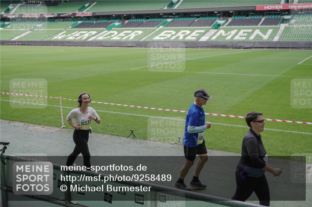 05.10.2025 - 20. swb-Marathon Bremen Michael Burmester http://msf.ph/oto/9258489 05.10.2025 10:46:04 Laufen im Stadion 7014, 7410, 9203, 9301, 9420, 9465, 9643, 9838, 9869, 10023, 10083, 10186, 10201, 10220, 10312, 10450, 10465, 10472, 10496, 10564, 10575, 10602, 10721, 10728, 10736, 10756, 10759, 10949, 10976, 11008, 11020, 11029, 11036, 11068, 11082, 11107, 11182, 11332, 11358, 11438, 7110, 8476, 9242, 9756, 10000, 10292, 10671, 10752, 10808, 10842, 10957, 11264, 11375, 11541 meine-sportfotos.de