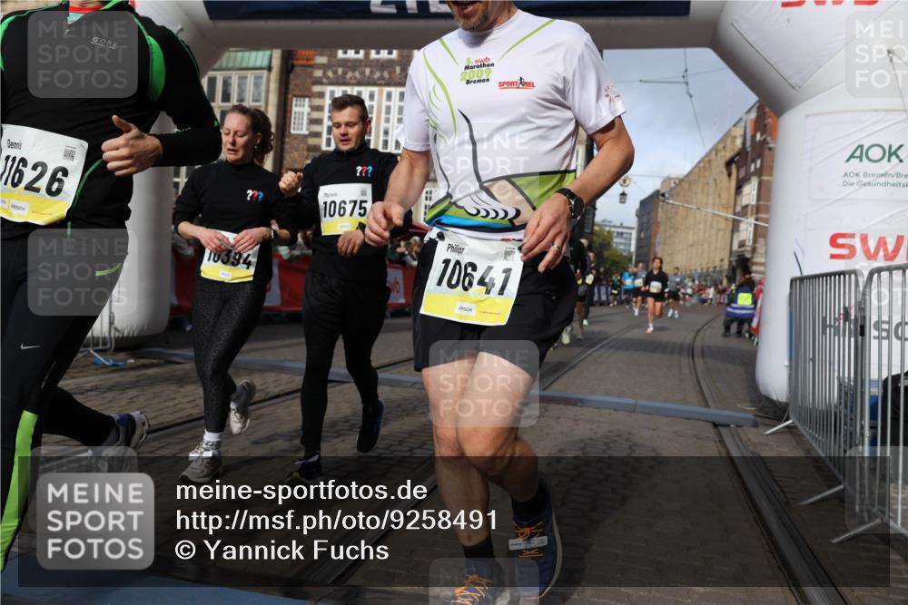 05.10.2025 - 20. swb-Marathon Bremen Yannick Fuchs http://msf.ph/oto/9258491 05.10.2025 10:56:11 Ziel 9541, 9950, 10006, 10015, 10394, 10641, 10664, 10675, 10758, 10921, 10959, 11095, 11148, 11626 meine-sportfotos.de