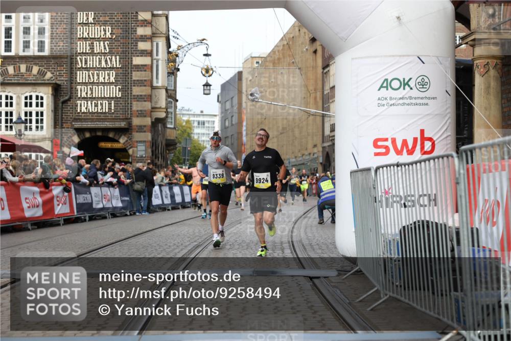 05.10.2025 - 20. swb-Marathon Bremen Yannick Fuchs http://msf.ph/oto/9258494 05.10.2025 10:47:40 Ziel 9244, 9339, 9924, 10319, 10850, 10875, 10951, 11742 meine-sportfotos.de