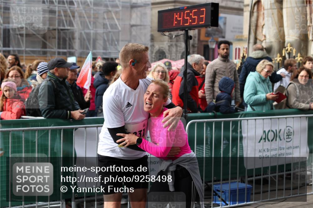 05.10.2025 - 20. swb-Marathon Bremen Yannick Fuchs http://msf.ph/oto/9258498 05.10.2025 11:16:42 Ziel 9301, 9563, 11020, 11182, 11404, 11438 meine-sportfotos.de