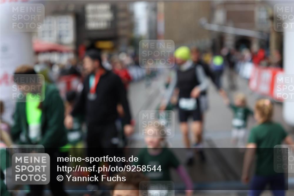 05.10.2025 - 20. swb-Marathon Bremen Yannick Fuchs http://msf.ph/oto/9258544 05.10.2025 15:23:04 Ziel  meine-sportfotos.de