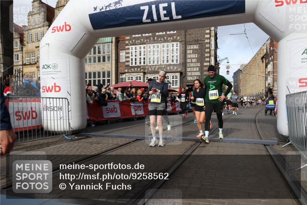 05.10.2025 - 20. swb-Marathon Bremen Yannick Fuchs http://msf.ph/oto/9258562 05.10.2025 10:56:14 Ziel 9541, 9811, 9950, 10006, 10009, 10015, 10394, 10641, 10664, 10675, 10959, 10989, 11095, 11148, 11620, 11626, 11693 meine-sportfotos.de