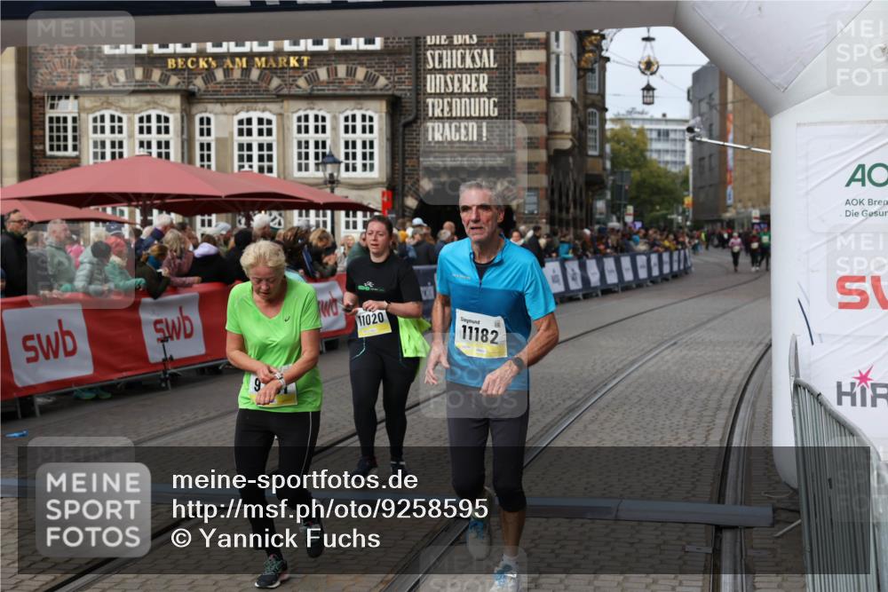 05.10.2025 - 20. swb-Marathon Bremen Yannick Fuchs http://msf.ph/oto/9258595 05.10.2025 11:16:45 Ziel 9301, 9563, 9753, 11020, 11182, 11438 meine-sportfotos.de