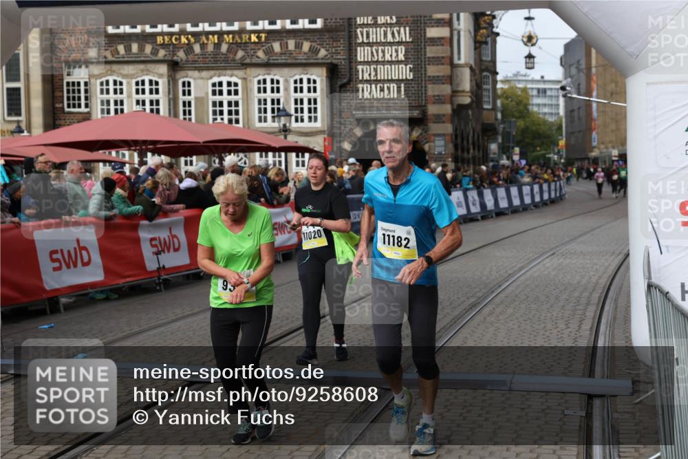 05.10.2025 - 20. swb-Marathon Bremen Yannick Fuchs http://msf.ph/oto/9258608 05.10.2025 11:16:45 Ziel 9301, 9563, 9753, 11020, 11182, 11438 meine-sportfotos.de