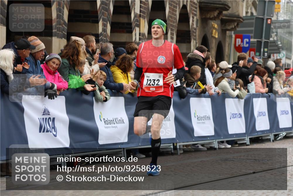 05.10.2025 - 20. swb-Marathon Bremen Strokosch-Dieckow http://msf.ph/oto/9258623 05.10.2025 12:55:47 Ziel 787, 933, 1232, 1245, 1418, 1616, 2268, 5595 meine-sportfotos.de