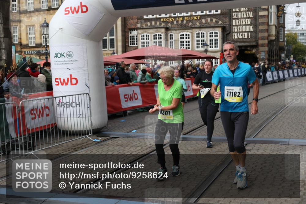 05.10.2025 - 20. swb-Marathon Bremen Yannick Fuchs http://msf.ph/oto/9258624 05.10.2025 11:16:45 Ziel 9301, 9563, 9753, 11020, 11182, 11438 meine-sportfotos.de