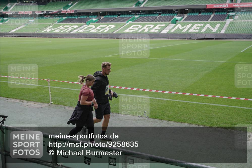 05.10.2025 - 20. swb-Marathon Bremen Michael Burmester http://msf.ph/oto/9258635 05.10.2025 10:46:15 Laufen im Stadion 7014, 7410, 9203, 9301, 9420, 9465, 9643, 9695, 9818, 9838, 9869, 9891, 10023, 10083, 10186, 10201, 10220, 10312, 10450, 10465, 10472, 10496, 10564, 10575, 10602, 10721, 10736, 10756, 10759, 10832, 10949, 10976, 10994, 11008, 11020, 11029, 11036, 11068, 11082, 11107, 11182, 11332, 11358, 11438, 11555, 11652, 10000, 10472, 10728, 11541 meine-sportfotos.de
