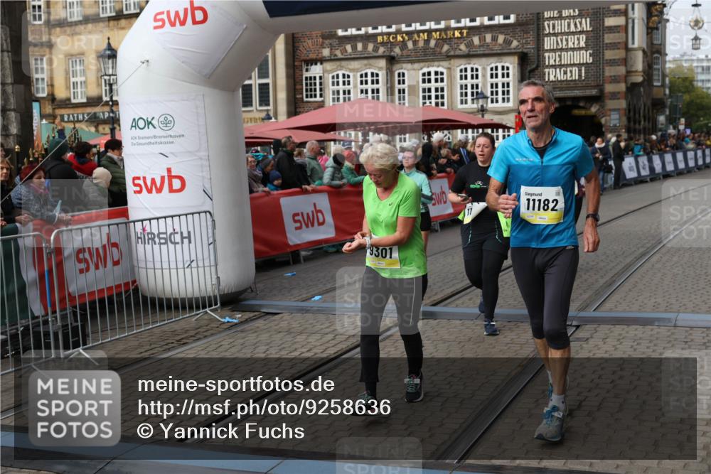 05.10.2025 - 20. swb-Marathon Bremen Yannick Fuchs http://msf.ph/oto/9258636 05.10.2025 11:16:45 Ziel 9301, 9563, 9753, 11020, 11182, 11438 meine-sportfotos.de
