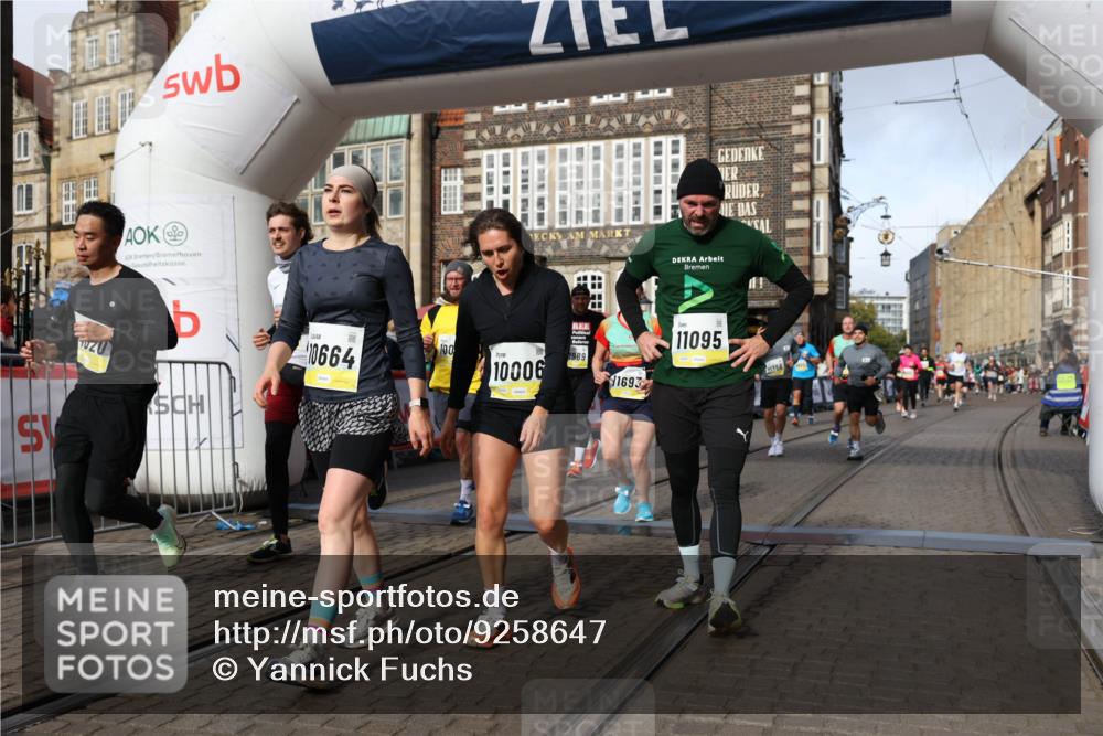 05.10.2025 - 20. swb-Marathon Bremen Yannick Fuchs http://msf.ph/oto/9258647 05.10.2025 10:56:16 Ziel 9541, 9811, 9950, 9968, 10006, 10009, 10394, 10641, 10664, 10675, 10959, 10989, 11095, 11366, 11620, 11626, 11630, 11693 meine-sportfotos.de