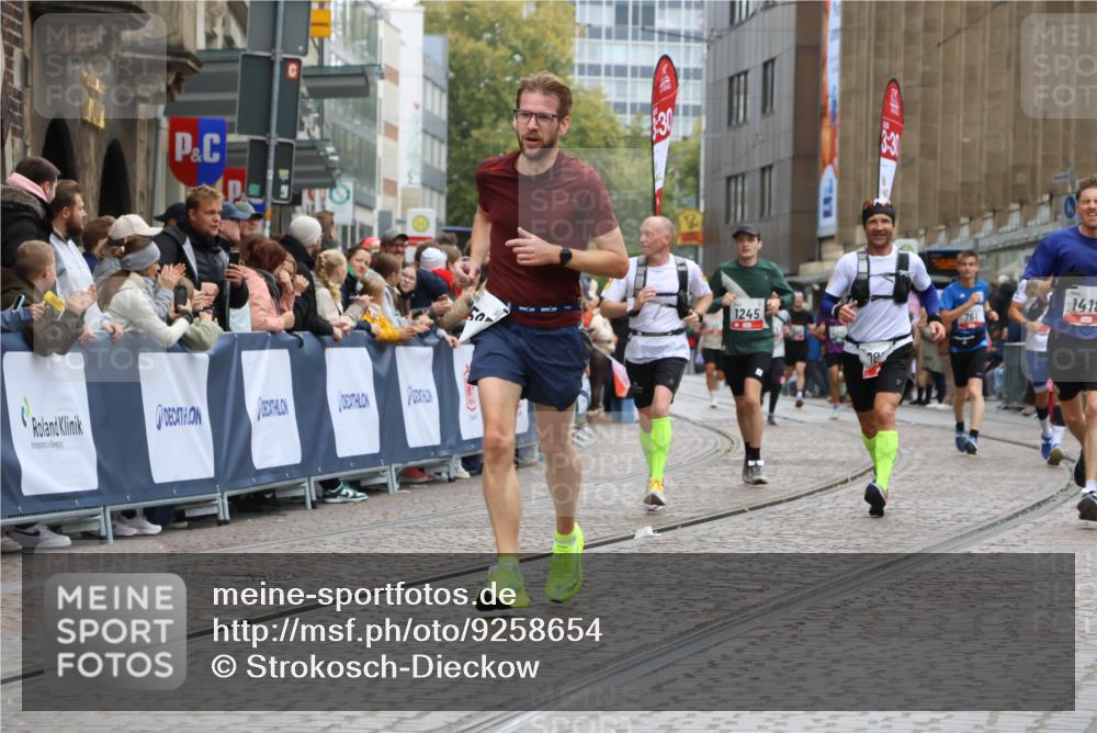 05.10.2025 - 20. swb-Marathon Bremen Strokosch-Dieckow http://msf.ph/oto/9258654 05.10.2025 12:55:50 Ziel 787, 1232, 1245, 1418, 2268, 5595 meine-sportfotos.de