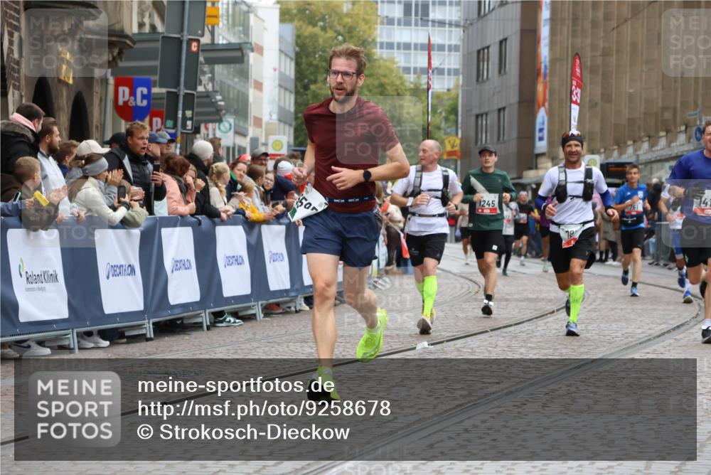 05.10.2025 - 20. swb-Marathon Bremen Strokosch-Dieckow http://msf.ph/oto/9258678 05.10.2025 12:55:50 Ziel 787, 1232, 1245, 1418, 2268, 5595 meine-sportfotos.de