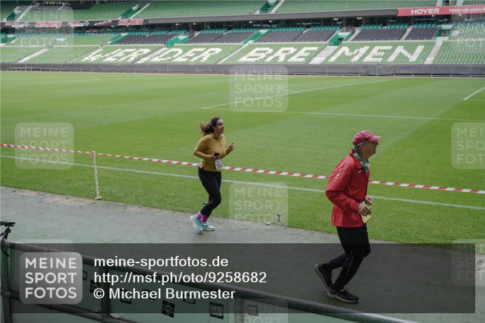 05.10.2025 - 20. swb-Marathon Bremen Michael Burmester http://msf.ph/oto/9258682 05.10.2025 10:46:19 Laufen im Stadion 7014, 7410, 9301, 9420, 9465, 9643, 9695, 9818, 9838, 9869, 9891, 9959, 10023, 10083, 10201, 10220, 10312, 10450, 10465, 10496, 10564, 10575, 10721, 10736, 10756, 10759, 10832, 10949, 10976, 10994, 11008, 11020, 11029, 11036, 11068, 11082, 11107, 11182, 11332, 11358, 11438, 11555, 11652, 11653, 9203, 10000, 10186, 10472, 10602, 10728, 11541 meine-sportfotos.de
