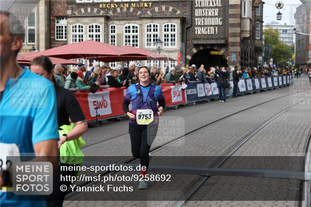 05.10.2025 - 20. swb-Marathon Bremen Yannick Fuchs http://msf.ph/oto/9258692 05.10.2025 11:16:47 Ziel 9301, 9563, 9753, 11020, 11182, 11438 meine-sportfotos.de